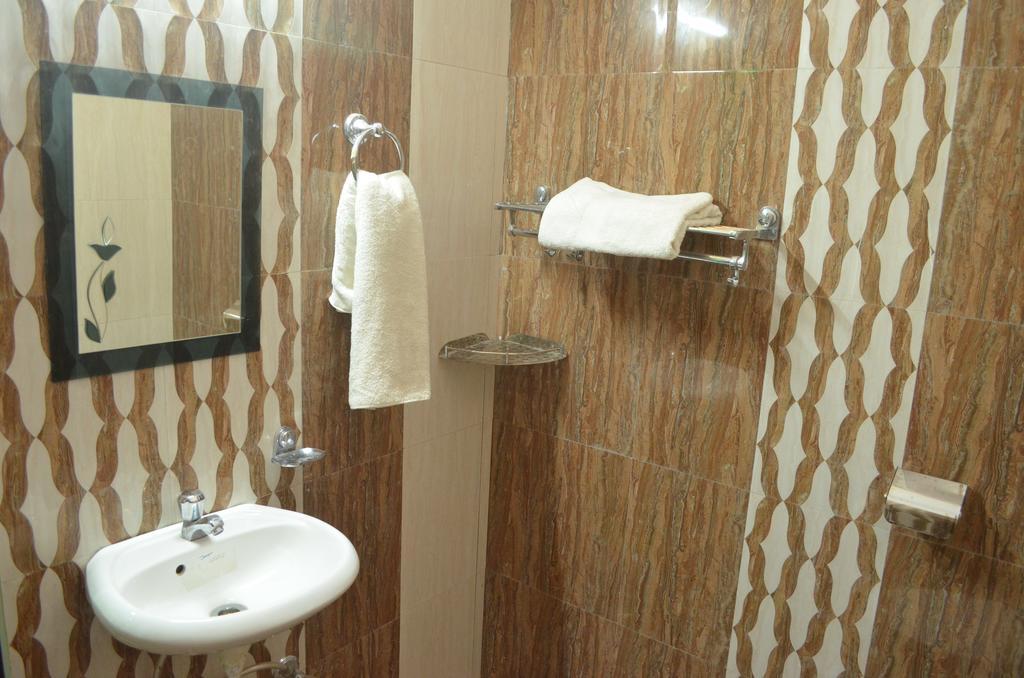 Assi River Guest House พาราณสี ภายนอก รูปภาพ