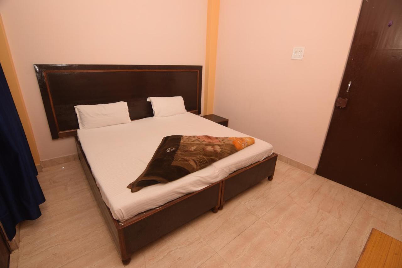 Assi River Guest House พาราณสี ภายนอก รูปภาพ